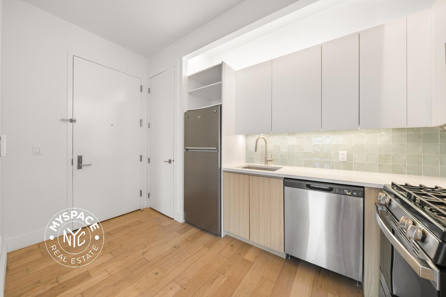 58 Vanderbilt Avenue Unit 5B photo 2