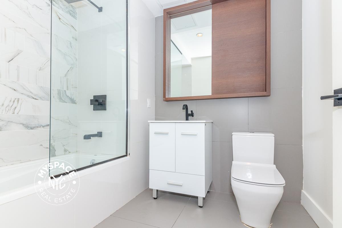 581 Ocean Pkwy, Brooklyn, NY 11218, USA Unit 6B photo 3