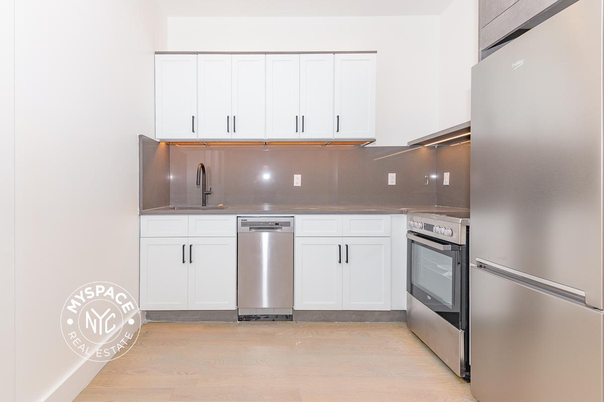 2909 Albemarle Rd Unit 4R photo 3