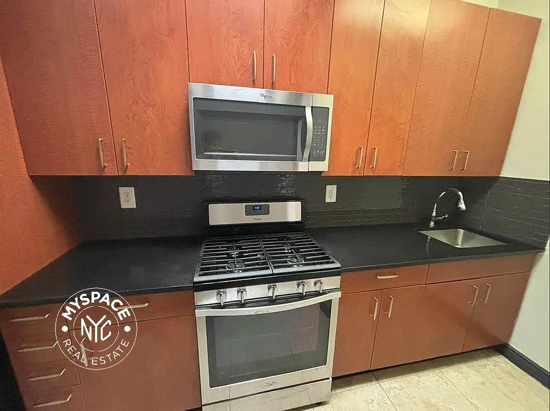 750 Onderdonk Avenue, Flushing, NY, United States Unit 2B photo 3