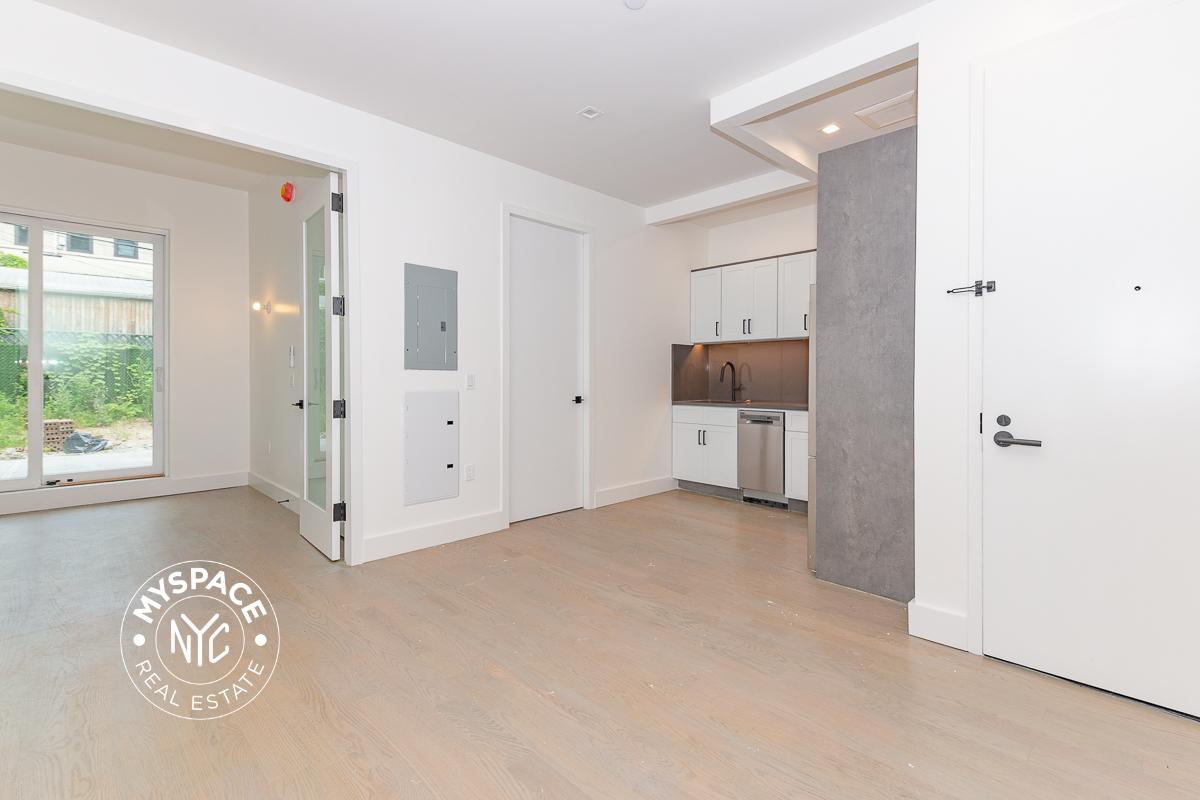 2909 Albemarle Rd Unit 4R