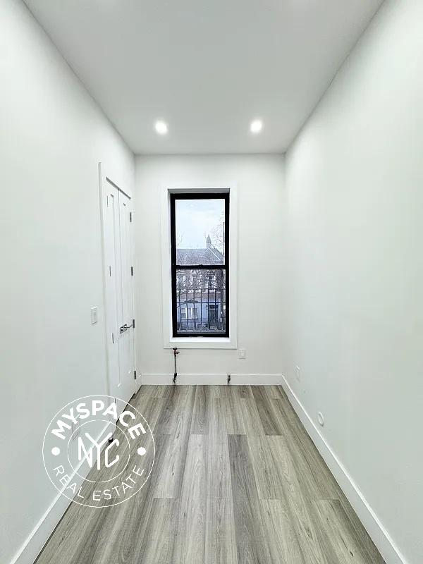 24 Rogers Avenue, Brooklyn, NY, United States Unit 4B photo 4