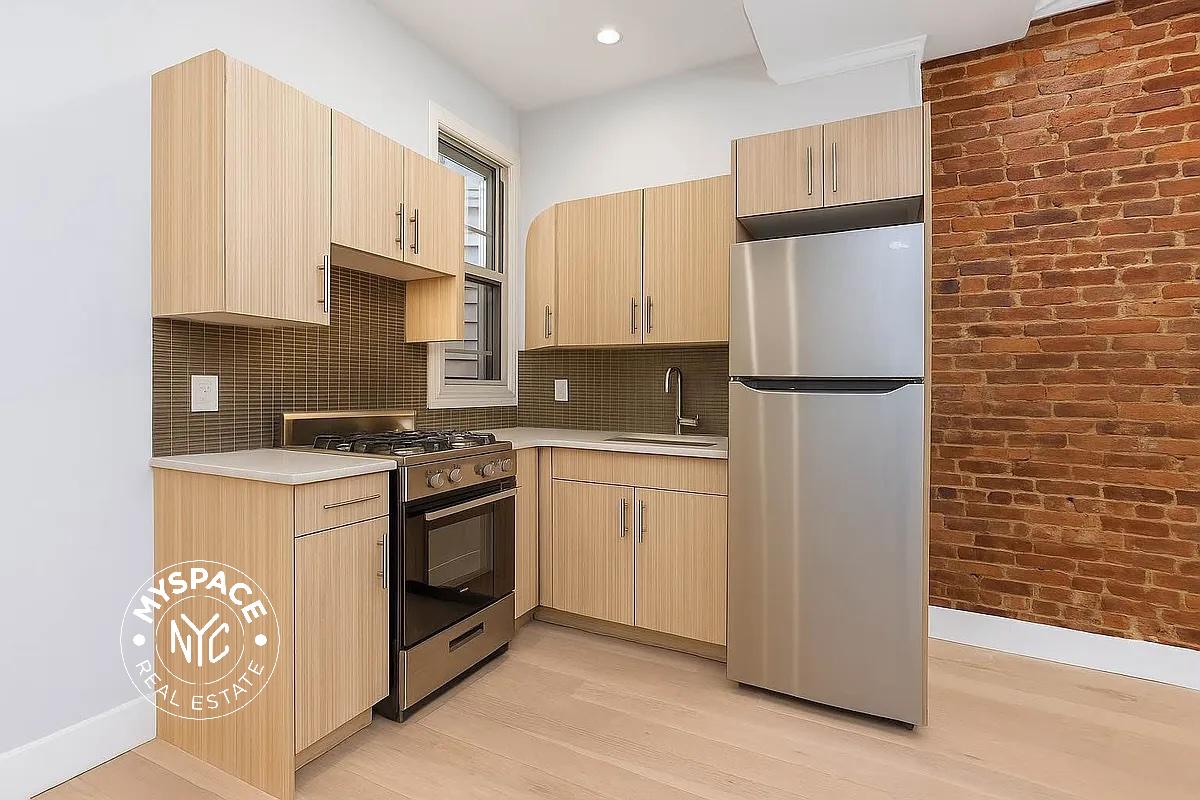 209 Malcolm X Blvd Unit 2R